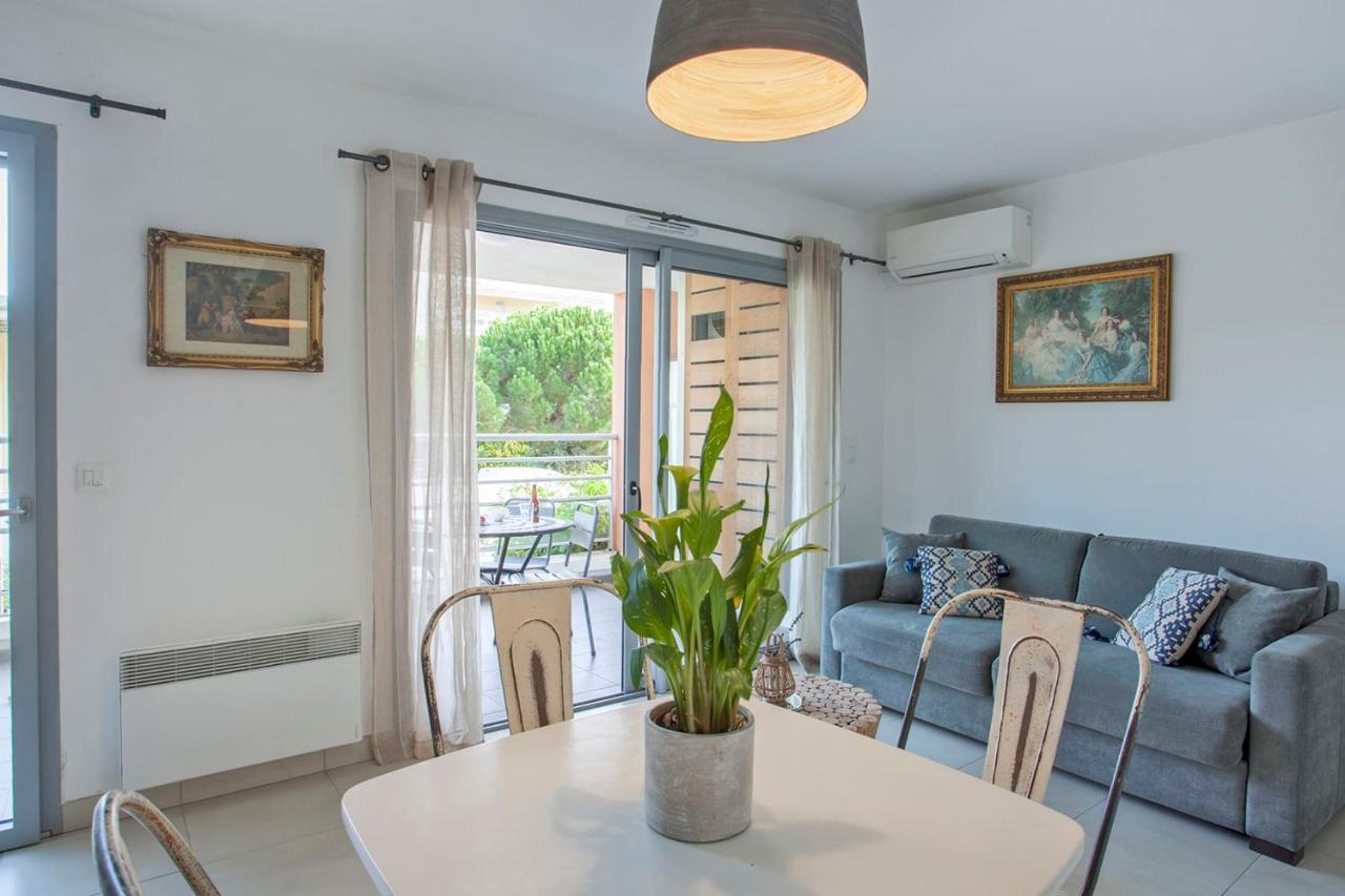 appartement de vacances Fiora à Calvi à 300m de la plage et du port Extérieur photo