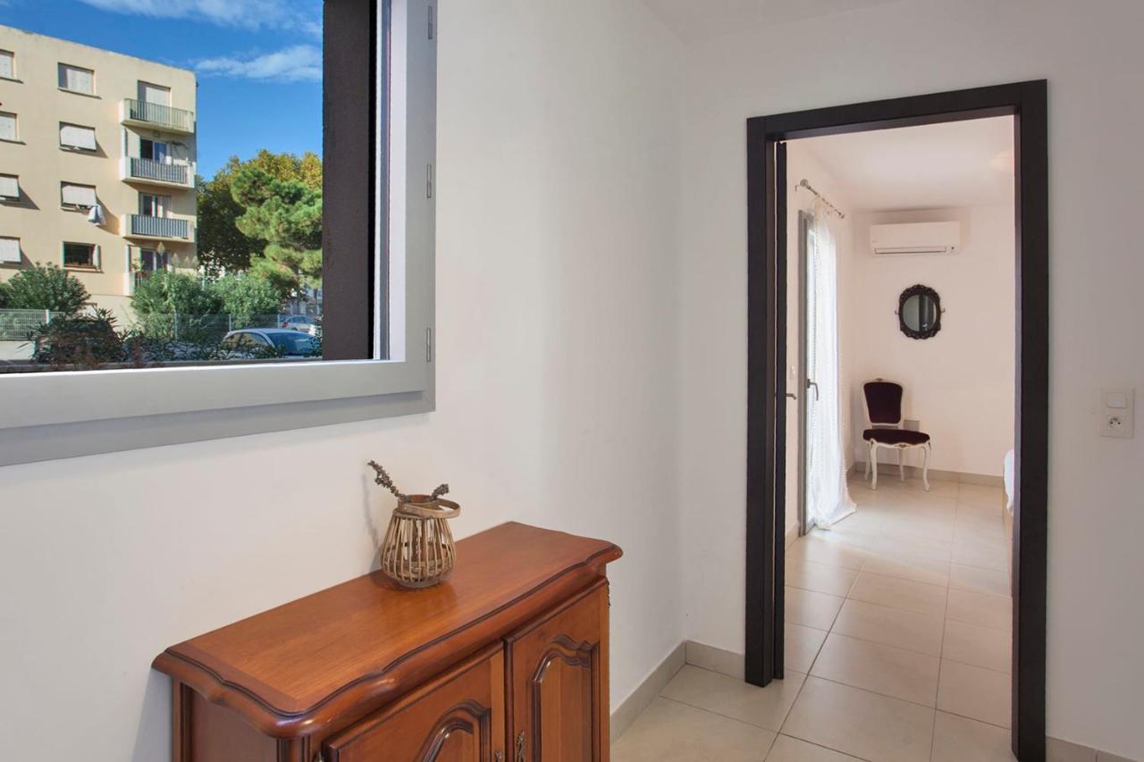 appartement de vacances Fiora à Calvi à 300m de la plage et du port Extérieur photo