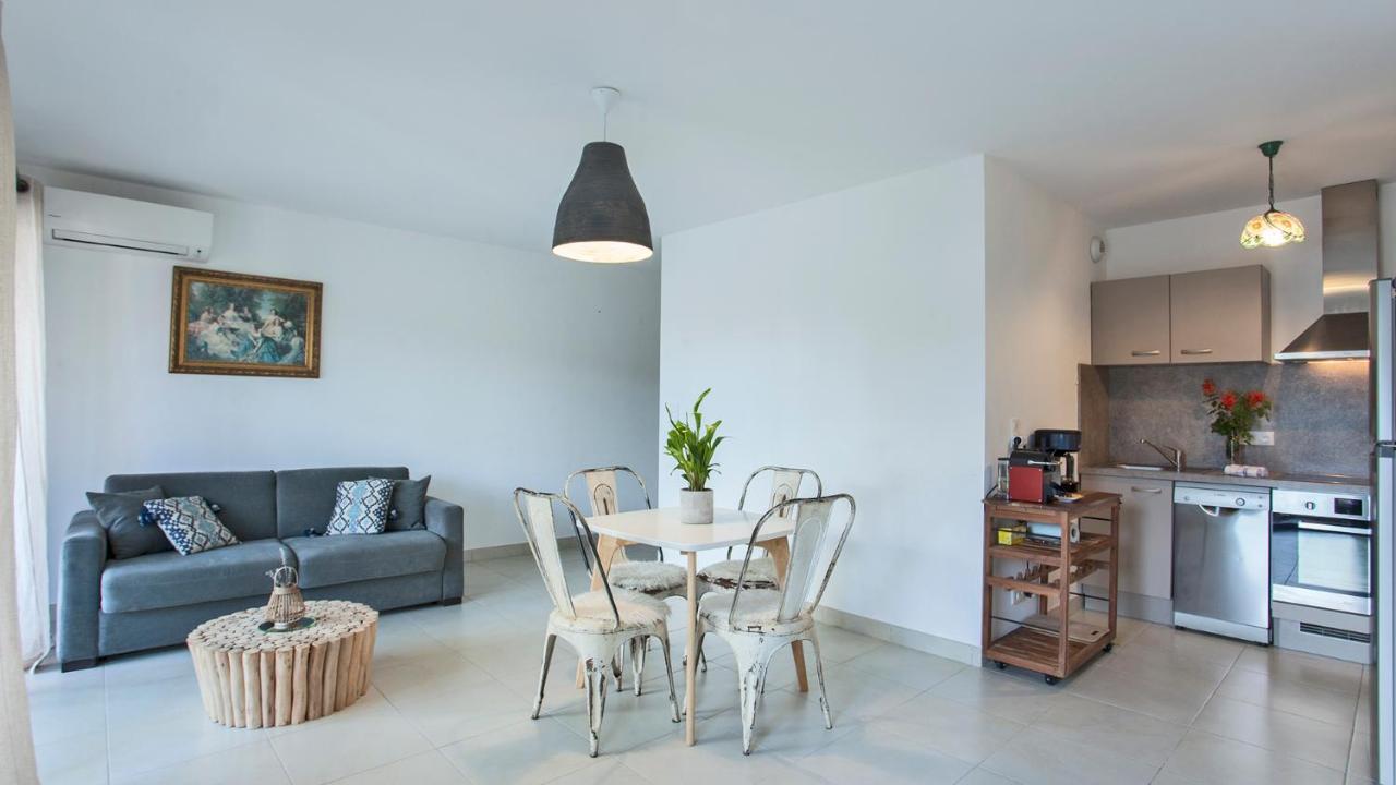 appartement de vacances Fiora à Calvi à 300m de la plage et du port Extérieur photo